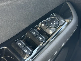 Ford S-Max Ford S-Max 2.5 FHEV Titanium 7pers 190pk | Panoramadak | Achteruitrijcamera | Stoelverwarming | Ambient Lightning | SYNC 3 Navigatie - afbeelding nr 32