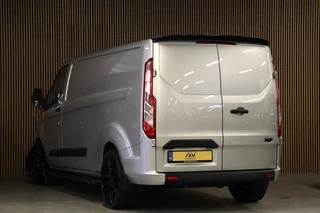 Ford Transit Custom Ford Transit Custom 320 2.0 TDCI L2H1 Raptor Edition | Bi-Xenon | CarPlay | Navigatie | Camera | Stoelverwarming | Dodehoek detector | Lane Assist | DAB | Werkplaatsinrichting | 3-Zitter | Dealer onderhouden | Nieuwe APK - afbeelding nr 3