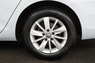 Volkswagen Golf Volkswagen Golf 1.0 TSI Comfortline | Trekhaak | Stoelverwarming |  Massage | Climate control | PDC | Cruise control - afbeelding nr 24