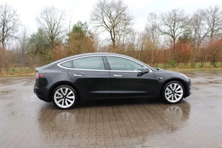 Tesla Model 3 Tesla Model 3 Long Range AWD 75 kWh autopilot trekhaak leder stoelverwarming v+a panodak 19