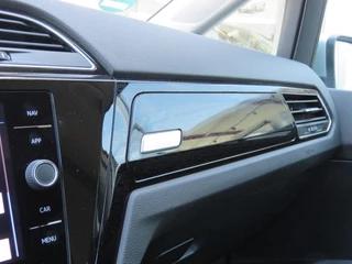 Volkswagen Touran Volkswagen Touran 1.2 TSI CON. SERIES ,,SOUND'' / Camera / Wegklap.haak / Stoelverwarming / - afbeelding nr 57