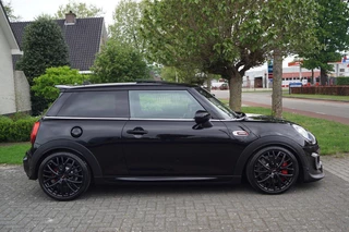 MINI Cooper MINI Cooper John Works 2.0 Automaat (231pk) Pano/Kuipstoelen/JCW Pro/JCW uitlaat/ACC - afbeelding nr 24
