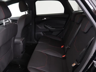 Ford Focus Ford Focus 1.0 EcoBoost 140pk ST-Line |  Stoel & stuurverwarming | Xenon | Carplay | Navigatie | Climate control | Parkeerhulp | Cruise control - afbeelding nr 6