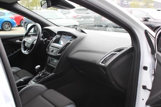Ford Focus Ford Focus 2.3 RS  | Dealeronderhouden | Winterpack | Comforstoelen | Launch Control | - afbeelding nr 11