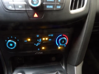 Ford Focus Ford Focus 1.0 5drs - airco - navigatie - zeer nette staat - afbeelding nr 14
