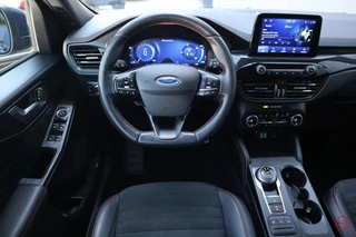 Ford Kuga Ford Kuga 2.5 PHEV ST-Line / Trekhaak / Camera / Stoel+stuur+ruit verwarmd / 1e eigenaar - afbeelding nr 2