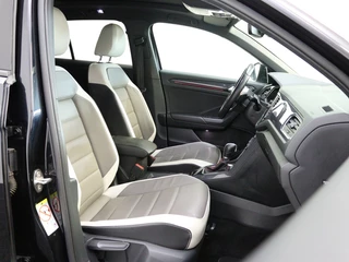 Volkswagen T-Roc Volkswagen T-Roc 1.5 TSI Sportline | Panoramadak | Leder | Achteruitrijcamera | - afbeelding nr 19