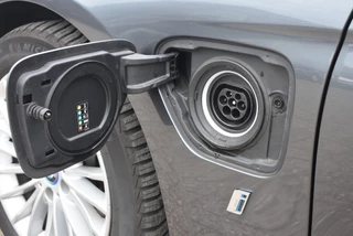 BMW 3 Serie BMW 3 Serie 330E HIGH EXEC. / SCHUIF KANTELDAK / STOELVERWARMING / LEDERE BEKLEDING - afbeelding nr 8