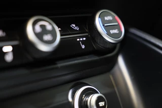Alfa Romeo Stelvio Alfa Romeo STELVIO 2.0 T AWD 6C Villa d'Este / Acc / Lane Assist / HK / Dode Hoek / Camera / Open Panoramadak / Led / Pdc / 20 Inc - afbeelding nr 27