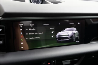 Porsche Macan Porsche Macan 4 100 kWh Panorama, Trekhaak, 22