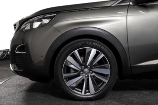 Peugeot 3008 Peugeot 3008 1.2 PureTech 130 PK GT Line | S/K-Panodak | Dig. Cockpit | Cruise | PDC | Camera | NAV | ECC | Elek. Klep | DAB | LM 19