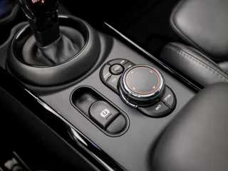 MINI Clubman Automaat (PANORAMADAK, GROOT NAVI, LEDER, STOELVERWARMING, SPORTSTOELEN, HARMAN/KARDON, LED KOPLAMPEN, KEYLESS, GETINT GLAS, NIEUWE APK, NIEUWSTAAT) - afbeelding nr 30