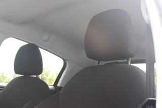 Peugeot 208 Peugeot 208 1.2 110PK AUTOMAAT SIGNATURE | NAVIGATIE | APPLE CARPLAY/ANDROID AUTO | PARKEERSENSOREN | DAB+ RADIO | LICHTMETALEN VELGEN | GETINTE RUITEN | CLIMATE CONTROL | CRUISE CONTROL | - afbeelding nr 18