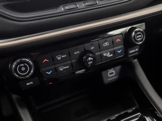 Jeep Compass 240Pk Automaat (APPLE CARPLAY, GROOT NAVI, 360 CAMERA, VIRTUAL COCKPIT, LEDER, KEYLESS, SPORTSTOELEN, ADAPTIVE CRUISE, GETINT GLAS, LED KOPLAMPEN, NIEUWSTAAT) - afbeelding nr 9