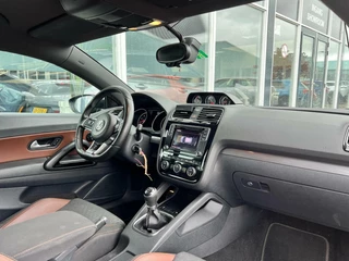 Volkswagen Scirocco Volkswagen Scirocco 1.4 TSI Allstar | R-Line | Stoelverwarming | Climate Control | PDC | Achteruitrijcamera | Navi | Cruise Control | Half Leder | - afbeelding nr 12