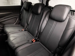 Peugeot 5008 (APPLE CARPLAY, GROOT NAVI, TREKHAAK, LEDEREN SPORTSTOELEN, 360 CAMERA, ADAPTIVE CRUISE, GETINT GLAS, PARKEERSENSOREN, NIEUWE APK, NIEUWSTAAT) - afbeelding nr 15