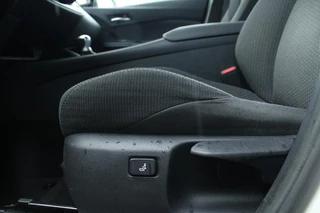 Toyota C-HR Toyota C-HR 1.8 Hybrid Dynamic Keyless entry | Camera | Cruise control - afbeelding nr 28