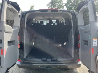 Ford Transit Custom Ford Transit Custom 340 2.5 PHEV L2H1 Limited | SCI | Voorraad | Kombi 9-persoons | Incl. BTW en BPM |  Dubbele schuifdeur | 17 inch lichtmetalen velgen | Trekhaak | Navigatie | Garantie 5 jaar of 200.000 km | Camera - afbeelding nr 7