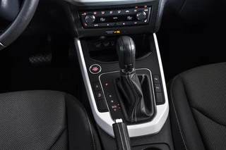 SEAT Arona | Dig. Cockpit | Adapt. Cruise | Stoelverw. | PDC | Camera | NAV + App. Connect | ECC | LM 17