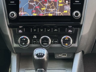 Škoda Octavia Skoda Octavia Combi 1.0TSi Greentech 85kW Sport Business |Trekhaak|Navigatie - afbeelding nr 11