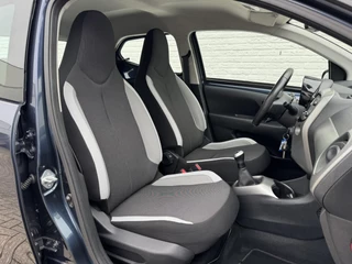 Toyota Aygo Toyota Aygo 1.0 VVT-i x-play Airco Camera Bluetooth Media player Nieuwe 4 seizoenen banden - afbeelding nr 23