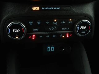 Ford Focus Ford Focus 1.0 EcoBoost Titanium X Business | Automaat |  Stoel & Stuurverwarming | Camera | Trekhaak | Adaptive cruise | LED - afbeelding nr 24