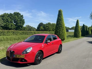 Alfa Romeo Giulietta Alfa Romeo Giulietta 1.750 TBI QV, 240pk, kuipstoelen!! - afbeelding nr 2