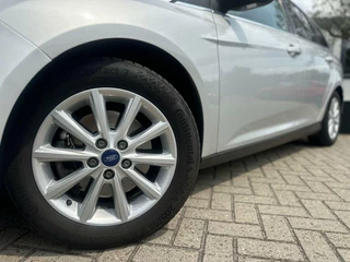 Ford Focus Ford Focus Wagon 1.5 Titanium Navi LED Cruise Climate Stuur/Stoelverwarming Sensoren - afbeelding nr 21