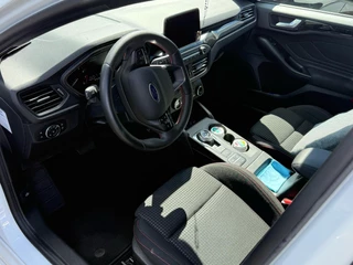 Ford Focus Ford Focus Wagon 1.5 EcoBoost ST Line X Business 150pk Automaat | Trekhaak | Dodehoeksensoren | Winterpack | Full LED | Dealer onderhouden - afbeelding nr 5