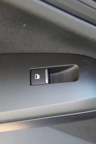 Ford Focus Ford Focus Wagon 1.0-125pk EcoBoost Mild-hybrid Titanium. Mooie, ruime, luxe en comfortabele Ford Focus wagon. Volautm. airco dual, camera, stoel-, stuur- en voorraamverw., easy entry/easy go, cruise control, Isofix, side- en lane assist, parkeersensoren v+a, LM wielen etc. - afbeelding nr 34