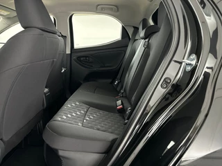 Toyota Yaris Toyota Yaris 1.5 Hybrid 115 Business | Parkeersensoren voor + achter | Stuurverwarming | Stoelverwarming - afbeelding nr 20