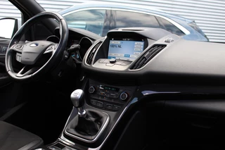 Ford Kuga Ford Kuga 1.5 EcoBoost 150PK ST Line | Panoramadak | Trekhaak | Xenon | Winterpack - afbeelding nr 6