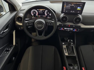 Audi Q2 Audi Q2 35 TFSI 1.5 ✅NIEUW MODEL✅ S EDITION 150PK VIR.COCKPIT ELEK.KLEP TOUCHSCREEN CARPLAY NAVI CAMERA MATRIX LED STOELVERW. PDC KEYLESS 11/2024 
