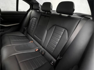 BMW 3 Serie 293Pk Automaat (APPLE CARPLAY, M STUUR, 1e EIGENAAR, GROOT NAVI, STOELVERWARMING, LEDEREN SPORTSTOELEN, CAMERA, ZWART HEMEL, GETINT GLAS, HIFI, LANE ASSIST, NIEUWE APK, NIEUWSTAAT) - afbeelding nr 15
