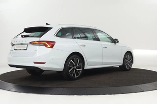 Škoda Octavia Skoda Octavia 1.4 TSI iV PHEV Style | Head-Up |  Stoelventilatie | Leder | Camera | Verwarmde achterbank | Carplay | Adaptive cruise | Full LED | Sfeerverlichting | Canton Sound - afbeelding nr 35