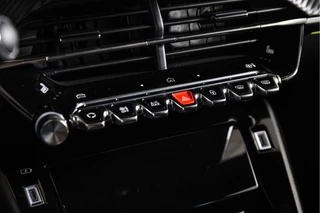 Peugeot 2008 Peugeot 2008 1.2 PureTech 130 PK GT - Automaat | Dig. Cockpit | Adapt. Cruise | Elek. stoel | Stoelverw. | PDC | Camera | NAV+App. Connect | Auto. Airco | LM 17