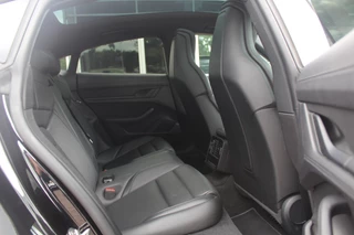 Porsche Taycan Porsche Taycan Performance 84 kWh / Panoramadak / Camera / Passenger Display / 20'' / Luchtvering / Sportchrono / Stoelventilatie / Stuurverwarming / Dodehoek / Apple CarPlay / Stoelverwarming / Cruise Control - afbeelding nr 12