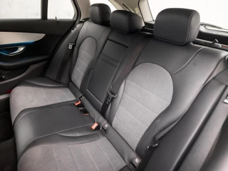 Mercedes-Benz C-Klasse 279Pk Automaat (NAVIGATIE, LUCHTVERING, LEDER, STOELVERWARMING, ELEK SPORTSTOELEN, GETINT GLAS, CAMERA, SFEERVERLICHTING) - afbeelding nr 16