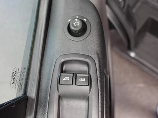 Ford Transit Custom Ford Transit Custom 300 2.0 TDCI 130pk L2H1 Trend Automaat Airco Navigatie Cruise control Camera Parkeersensoren Trekhaak Betimmering Laadruimte - afbeelding nr 9