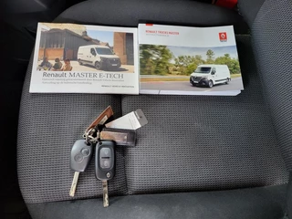 Renault Master Renault Master E-Tech T31 L3H2 52 kWh | POST NL instapklaar | Schappen | Sidebars | Achteropstap | Doorloop | Laadvloer | Aantal gebruikerssporen blijven zitten - afbeelding nr 6