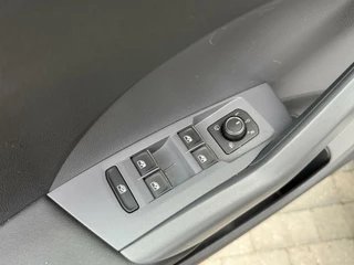Volkswagen T-Cross Volkswagen T-Cross 1.0 TSI R-line Automaat | LED | Trekhaak |  Getint glas | Climate control | Cruise control adaptief | Lane assist | Dode hoek detectie | DAB | Navigatiesysteem | Inklapbare spiegels | Parkeersensoren voor en achter - afbeelding nr 4