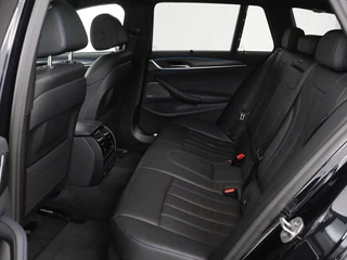 BMW 5 Serie BMW 5-serie 530e xDrive M Sport | Panoramadak |  Harman/Kardon | Stoel & stuurverwarming | Adaptive cruise | Camera | Trekhaak | Carplay | Achterbankverwarming | Live Cockpit | Sportstoelen - afbeelding nr 7