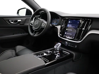 Volvo S60 Volvo S60 T6 PLUG-IN HYBRID LONG RANGE PLUS DARK SCHUIFDAK 19INCH HARMAN K - afbeelding nr 39