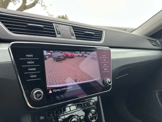 Škoda Superb Skoda Superb Combi 2.0 TDI Ambition Business Carplay Camera Navi Climate Cruise Trekhaak - afbeelding nr 16