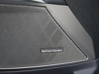 BMW 3 Serie BMW 3-serie 330e High Executive M-sport | H&K audio | Schuif/kanteldak | ACC | Dodehoekdetectie | Laser LED | Head-up display | - afbeelding nr 16