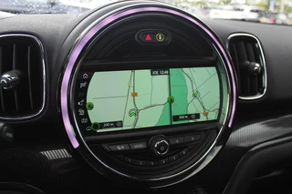 MINI Countryman MINI Countryman Mini 2.0 Cooper S E ALL4 Chili / Panoramadak / Camera / Head-up / 19'' / Leder / Navigatie / Stoelverwarming / DAB / Cruise Control / SoH 94% - afbeelding nr 23