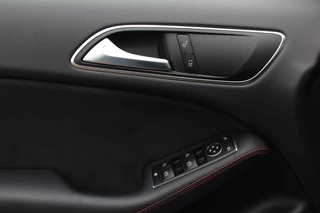 Mercedes-Benz B-Klasse Mercedes-Benz B-Klasse 180 Business Solution AMG Upgrade Edition / Camera / Navigatie / 18'' / Stoelverwarming / Cruise Control - afbeelding nr 28