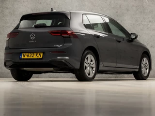 Volkswagen Golf Automaat (APPLE CARPLAY, GROOT NAVI, SFEERVERLICHTING, SPORTSTOELEN, DAB+, ADAPTIVE CRUISE, PARKEERSENSOREN, NIEUWE APK, NIEUWSTAAT) - afbeelding nr 5