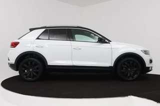 Volkswagen T-Roc Volkswagen T-Roc 1.0 TSI Sport (PARKEERSENSOREN, NAVIGATIE, ACHTERUITRIJCAMERA, DIGITAAL DASHBOARD, CRUISE CONTROL, NL-AUTO) - afbeelding nr 13