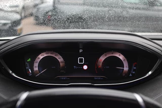 Peugeot 3008 Peugeot 3008 1.6 PureTech GT Line / Panoramdak / Camera / Navigatie / 19'' / Keyless / Half leder / Focal Audio / Dodehoek / Cruise Control - afbeelding nr 17